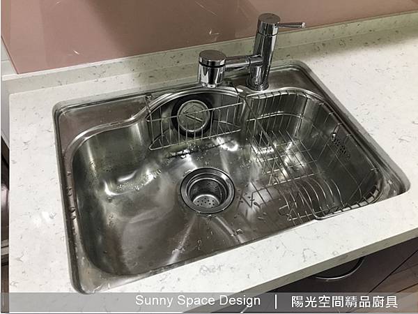 爐下拉籃收納配置