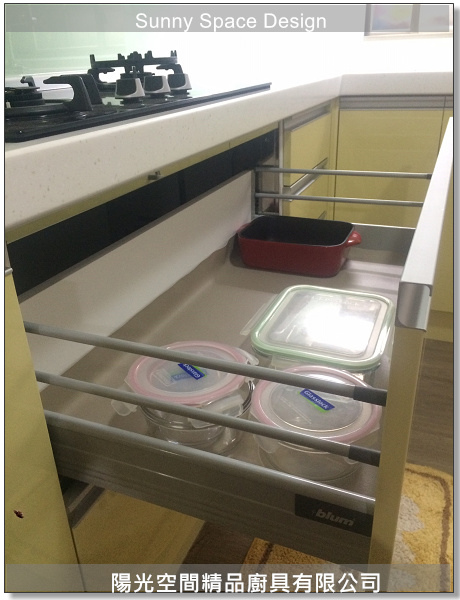 抽拉式電器櫃設計