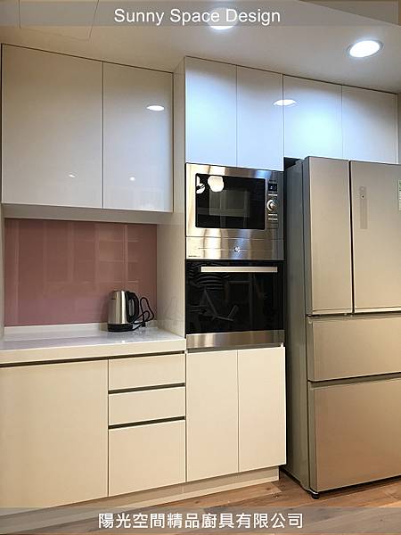 七字型上櫃轉角收納空間