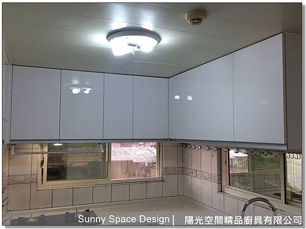 七字型上櫃轉角收納空間