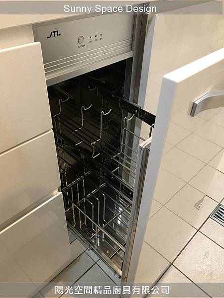 廚房整體明亮通透感