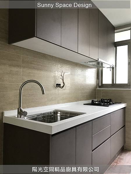 不鏽鋼深盆水槽與鵝頸龍頭