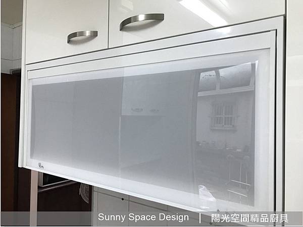 完工氛圍 廚房整體動線與光線展示