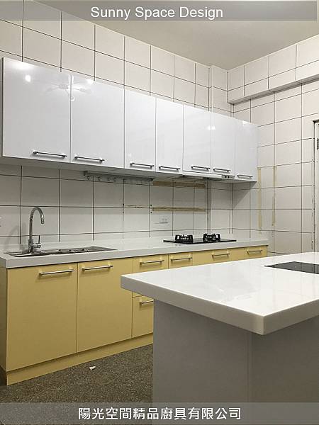 烘碗機安裝於中島吧檯下方