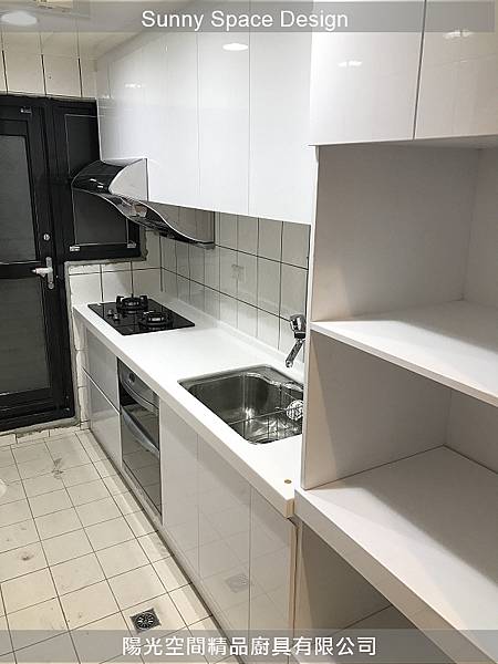 海灣型水槽U1-6854與檯面配置