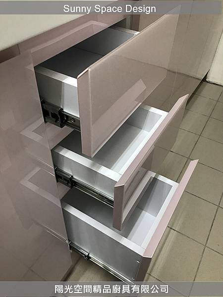 中和員山路粉嫩一字形廚具完工全景