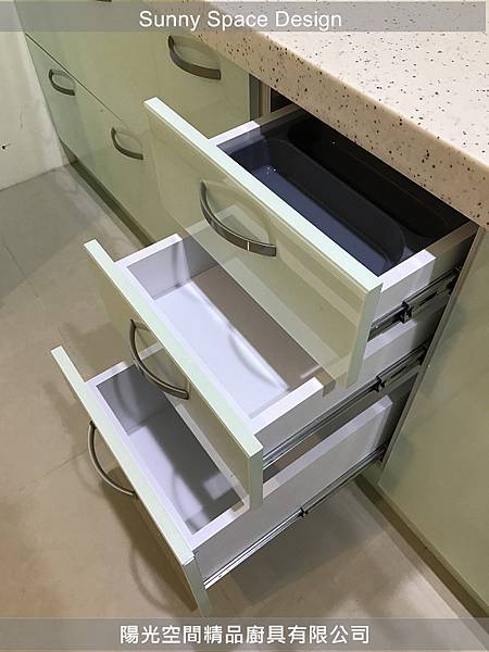 爐下鋁抽收納鍋具示意