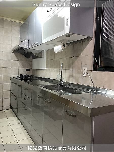 整體氛圍 整體銀色系廚房明亮反光效果