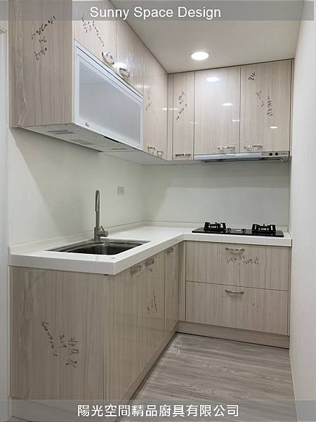 完工全景 乾淨明亮的小坪數廚房全景