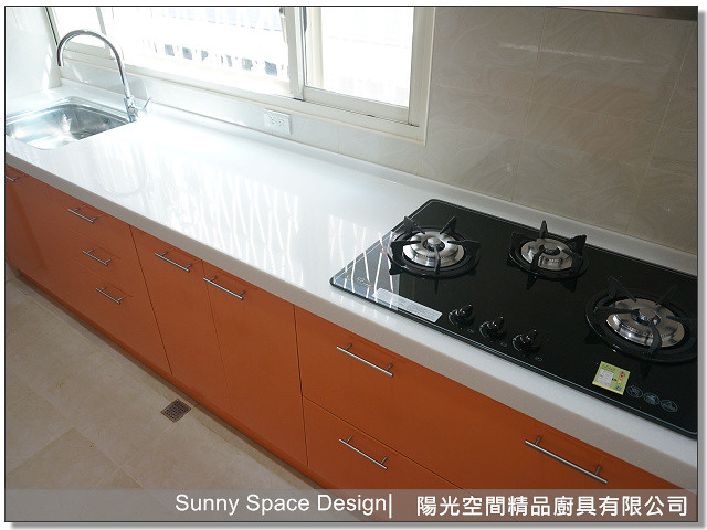 窗台區新增插座與檯面細節