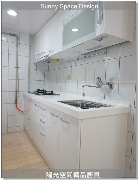 廚房整體明亮氛圍