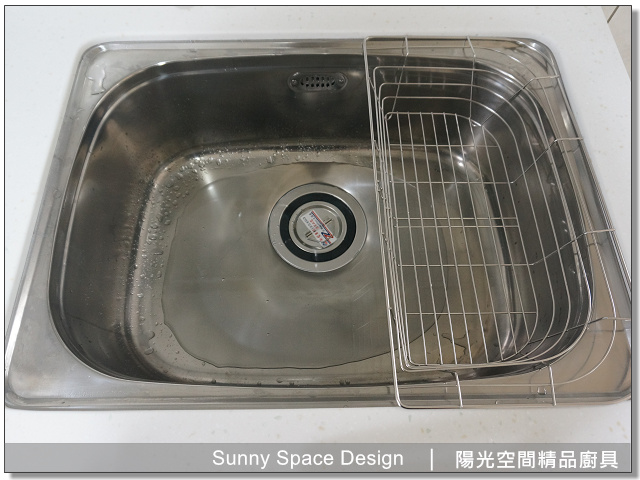 上櫃內部收納空間