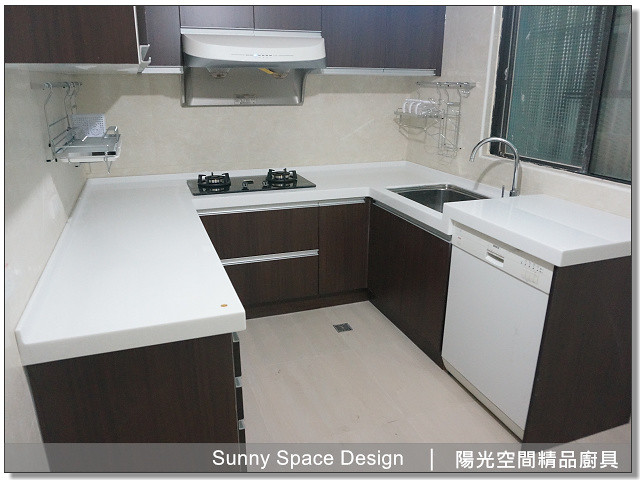 基本款水槽與龍頭配置