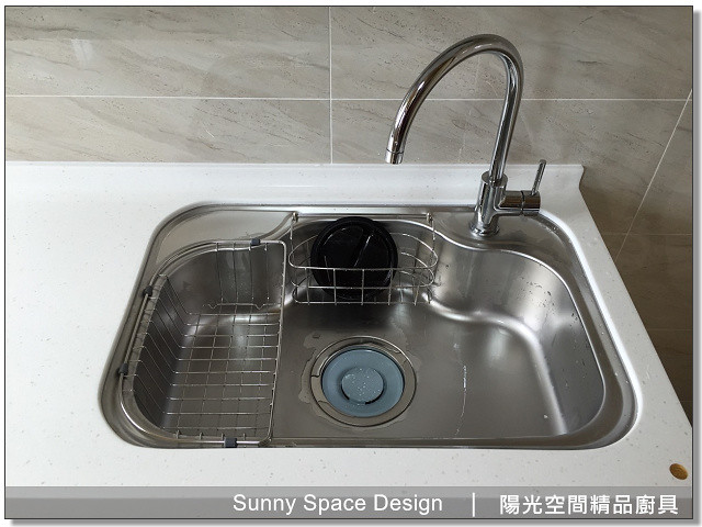 調味品側拉架收納配置