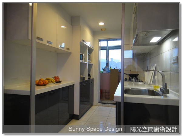 透明拉門與廚房空間整合