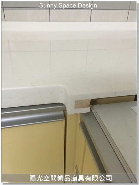 整排抽屜收納與櫻花瓦斯爐