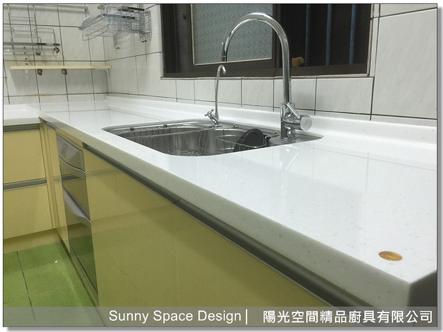 瓦斯桶專用櫃與烘碗機配置