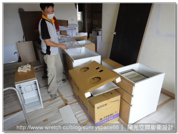 電器櫃下方雙拉籃收納配置