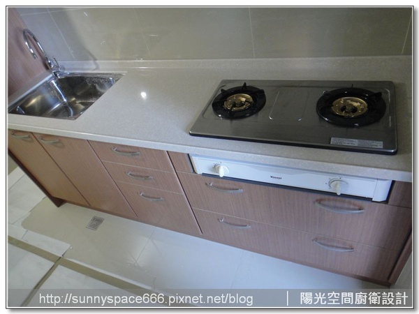 天花板風管開孔與飾板修飾細節