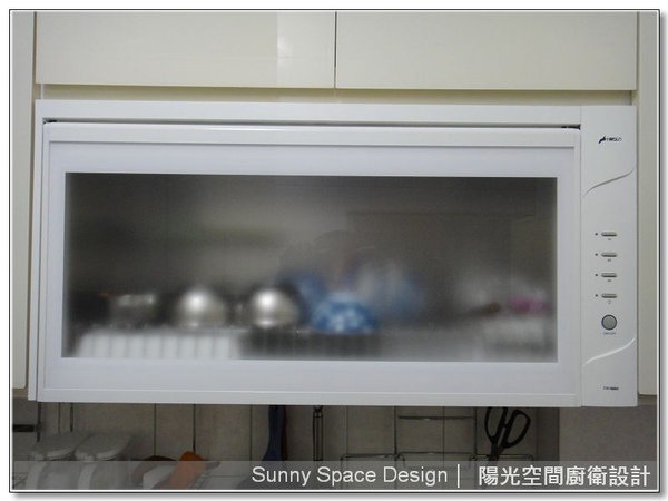 廚房牆面吊桿組與鍋蓋架