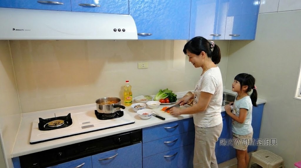 土城延和路大海藍出租型廚房 × 美耐板檯面 × 豪山三機｜陽光空間精品廚具