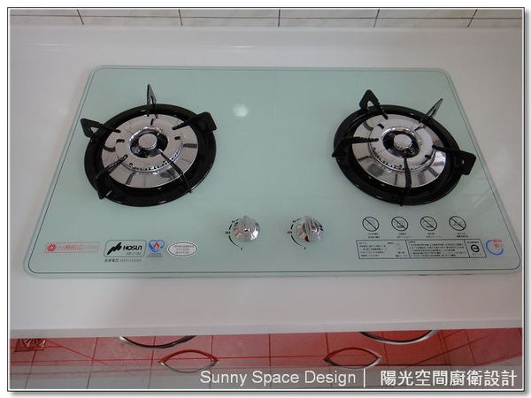 壁式龍頭與水槽配置