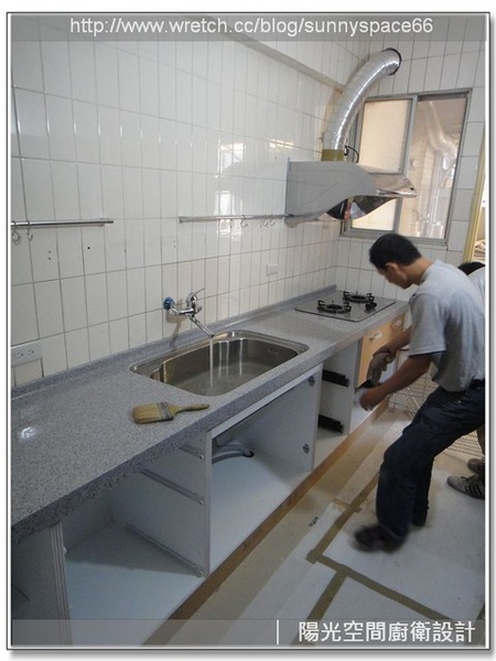 完工後沉穩大器的廚房氛圍