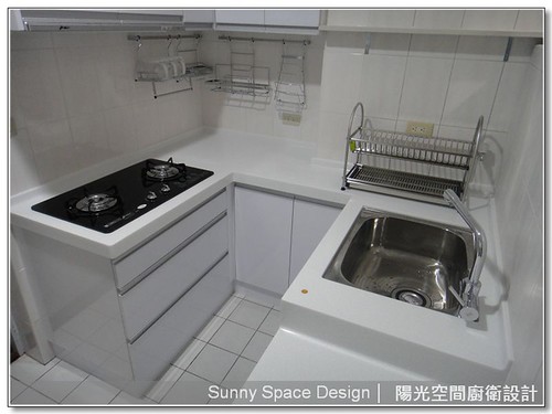 不銹鋼檯面與美耐門板質感