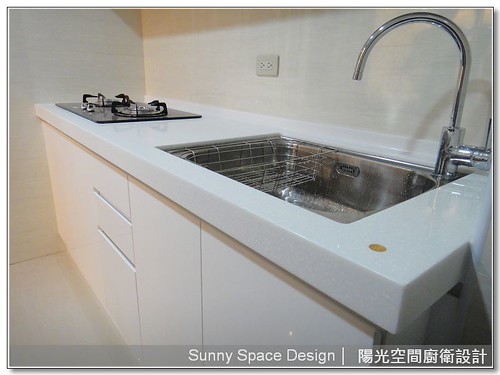 45度斜把手與結晶鋼烤門板細節