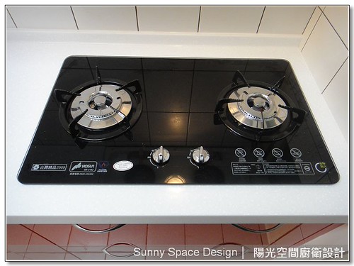 木質三抽屜實用配置