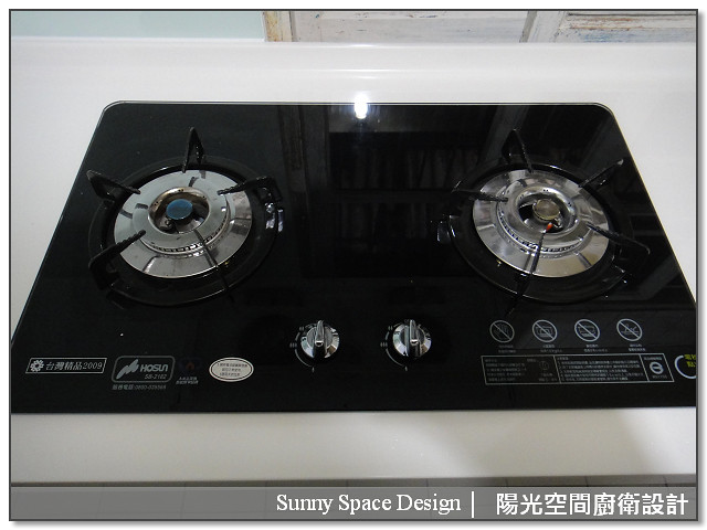 廚房白色烤漆玻璃牆面