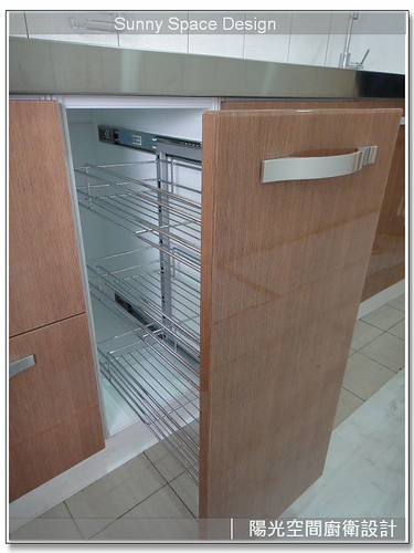 完工後清爽明亮的料理空間