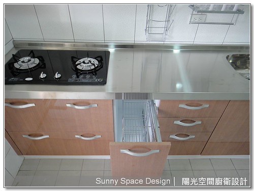 廚房窗戶採光與整體氛圍