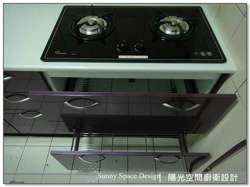 廚房下櫃紫色水晶門板質感