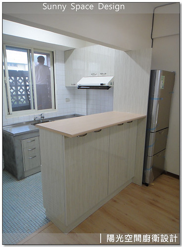 吧檯區隔空間與電器櫃配置