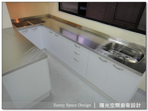 公司茶水間水槽與龍頭配置細節