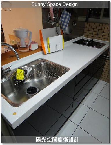 45度斜把手黑白鋼琴鍵視覺近拍