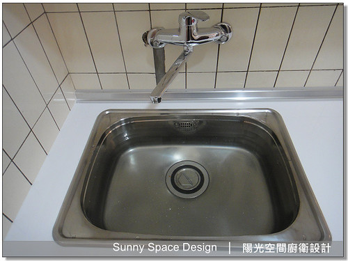 板橋龍泉街紅色美耐板廚具全景