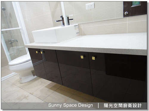 4樓大面鏡與檯面延伸視覺