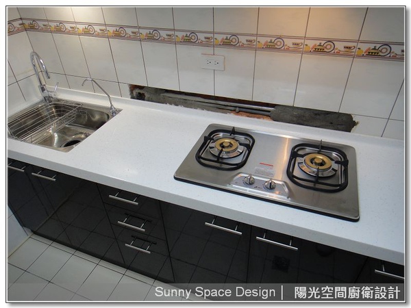 烤漆玻璃修飾牆面孔洞效果