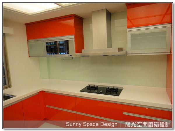 高明流天花板照明與隱藏門