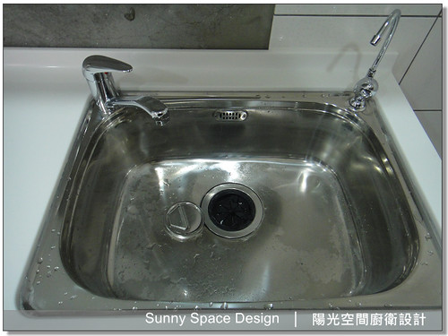 紫色水晶門板與 G 型鋁把手