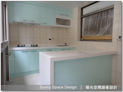 160cm 中島吧檯與用餐空間