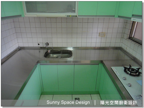 薄荷綠水晶門板搭配 G 型把手