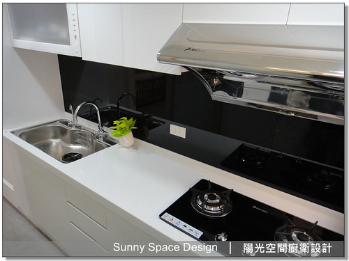 新莊建中街黑白雜誌風廚房全景