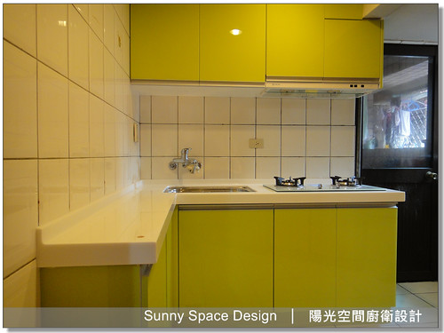 30cm 左側備料平台與轉角水槽