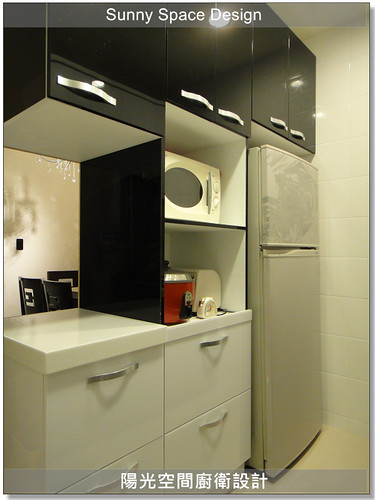 平台作為出菜區與餐廳分界設計