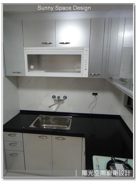 完工後俐落帥氣的廚房氛圍