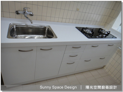 窗邊美耐板置物檯面設計