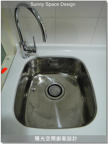 整體完工後清爽明亮的廚房空間